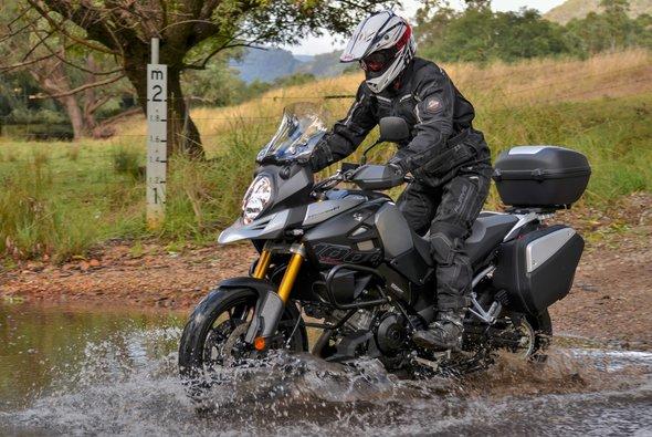 METALLIC MYSTIC SILVER V-STROM 1000GT With its vast distances and remote, rugged terrain, Australia is more than just a place you see, it s a place you feel.