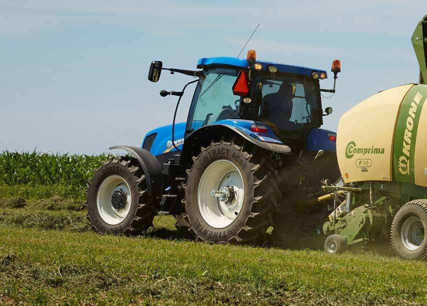 The Comprima round baler features the camless EasyFlow pick-up and the NovoGrip elevator.