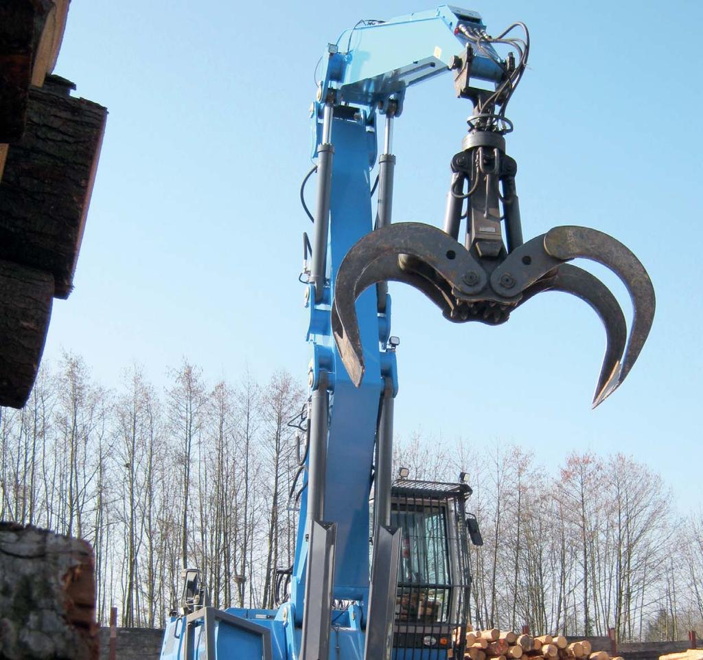 Terex Fuchs Timber handling machines MHL364 E: transporting heavy loads The undercarriage with the symmetry of a square ensures complete stability in all