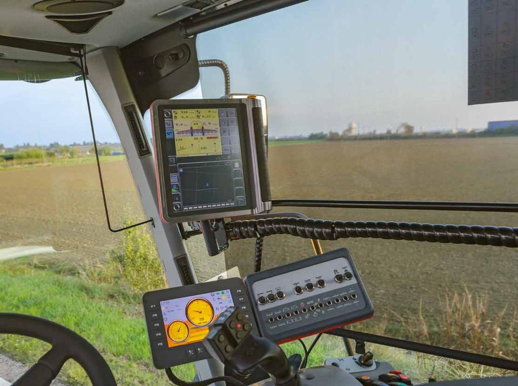 The spraying technology is easy to operate from the cab. ixdrive is equipped as standard with the IsoMatch Tellus universal terminal with switchbox and joystick for easy, simple, fingertip control.