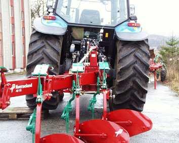 Adjusting the plough To make a further adjustment when out in the field, on level ground, drive the tractor's left front and rear wheels onto a block corresponding to the depth you wish to