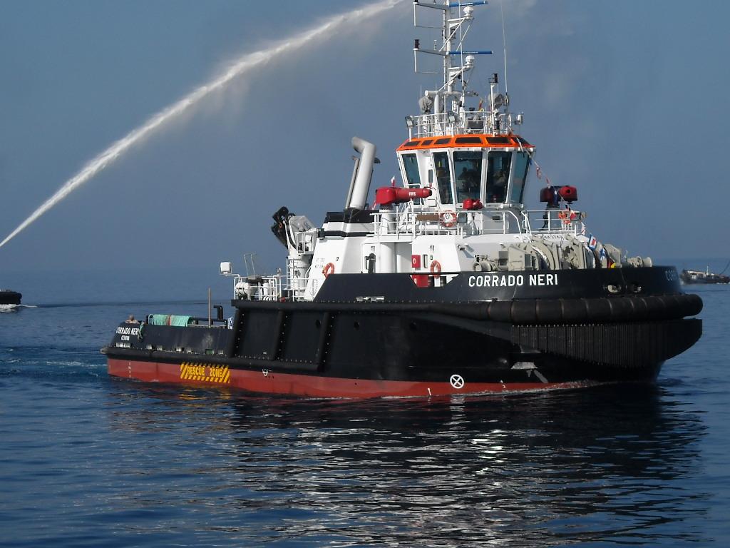 AZIMUTH STERN DRIVE 35/105 TERMINAL SUPPORT/ESCORT TUG BRIEF DESCRIPTION This tug is a fully automated stern drive tug designed in response to a worldwide demand for highly efficient class of