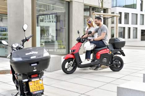Scooter always available: time and service optimization Power Battery Pack Trolley The model S02 removable battery allows the operations team to extract the Power Battery Pack (PBP) the battery pack