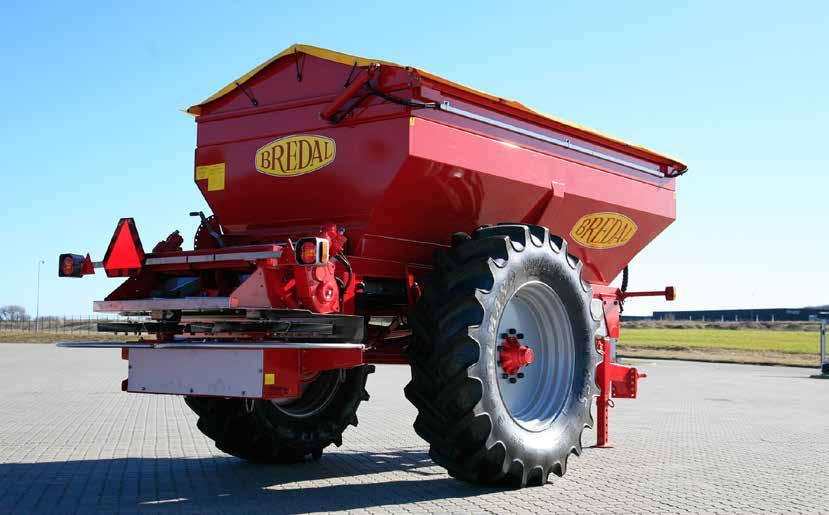An F8 with 520x85R38 wheel mounting offers a good clearance under the spreader and discs at the height of 1 meter.