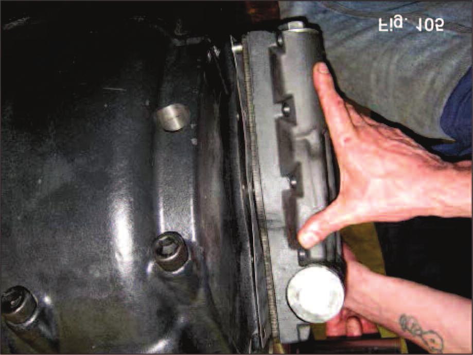 Check correct positioning of the seal on the water-oil heat exchanger (1, fig.