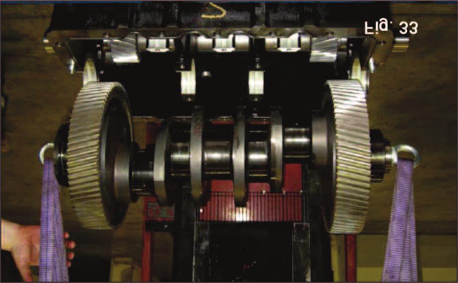 fig. 31 and fig. 32). Remove the two crankshaft clearance half-rings (1, fig. 29 and fig. 30).
