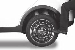OPOZORILA V PRIMERU UPORABE ZAČASNE PNEVMATIKE Začasna pnevmatika Začasna nadomestna pnevmatika je manjša od običajne in je namenjena samo nujnim primerom.