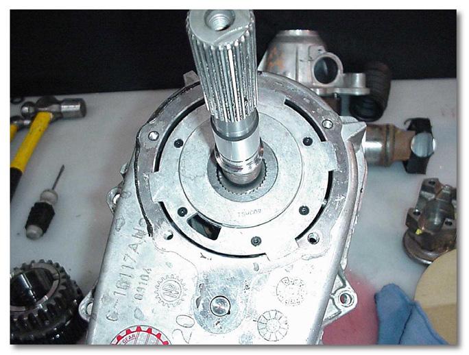 (15) Rear output shaft removal: (a) Grasp the main shaft and remove the shaft, drive sprocket and mode hub assembly.