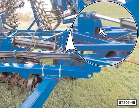 Activate the tractor hydraulic system to completely unfold the side wings. NOTE: Watch for misalignment or binding during the unfolding operation. d. Completely tighten four center brace weldment to tongue U-bolts (A).