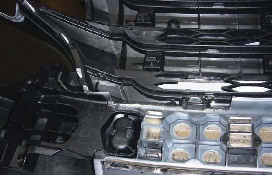 Attach the 8" safety cables with the cable connectors (Q-Links) to the front of the receiver braces (Fig.S). 20. Attach the ends of the safety cables to the tow vehicle's safety cables. 21.