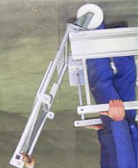 Secure each side frame to the U- frame with 2 SafeFix pins.