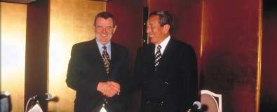 6. Isuzu Motors Limited 1999 Annual Report Strengthening the Alliance with GM General Motors Chairman and CEO John F. Smith, Jr.
