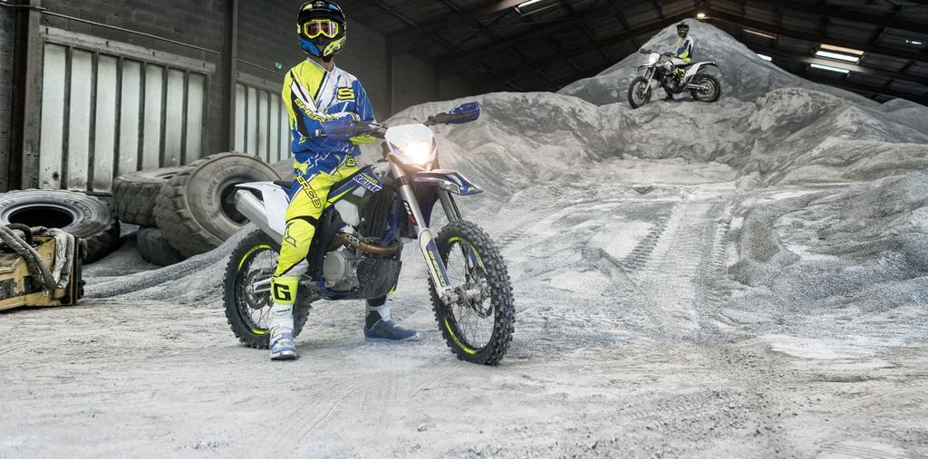 450 SEF-R 4 STROKE Whether racing flat out on the fast pistes of the Dakar rally or on the twisting paths of a European enduro, the 450 shines!