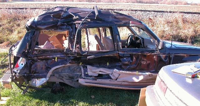 VEHICLE DAMAGE Exterior Damage - 1994 Ford Explorer Damage Description: CDC: Major right side damage. Right side doors jammed shut. Tailgate jammed shut. Right side and rear side glass disintegrated.