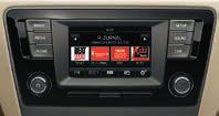 With the SmartLink system (ŠKODA Connectivity bundle supporting MirrorLink, Apple CarPlay* and Android Auto*), the radio enables the driver to safely use the phone while driving.
