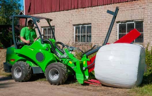 Wide and open design allows splitting of various size bales Splitting force Tines Cutting blade length Total length Width