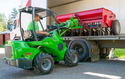 Easy way to handle agricultural attachments with Avant Equipped with CAT2 tractor hitch as standard - CAT1 mounting