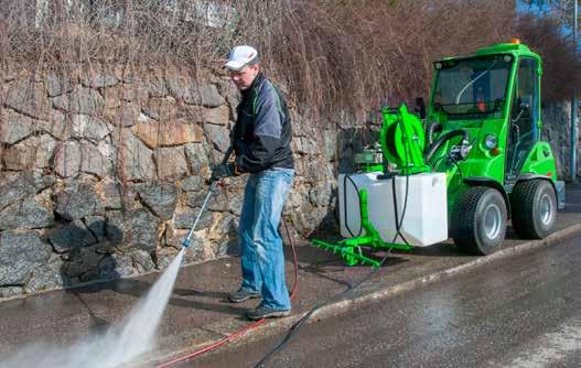 Property maintenance High pressure washer This efficient hydraulic washer is fitted with a 270 l water tank.