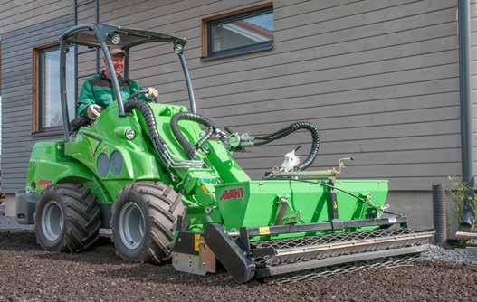 Working depth is adjusted with the rear field roller which levels the seeding bed during operation. With the optional seeding unit you are able to make a ready lawn surface on one pass.