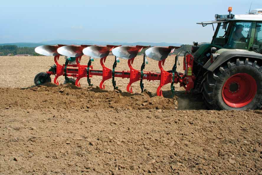 plus XS-Pro plus XS-Pro 1050 Vario 5-furrow The most powerful mounted plough for large tractors The features: 2, 3, 4, 5 or 6-furrow (depending on model) For tractors up to 206 kw/280 hp Turning axis