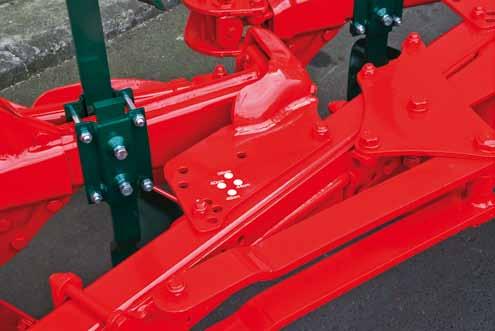 In this way, the implement can easily be adapted to different conditions (soil conditions, tractor, etc.).