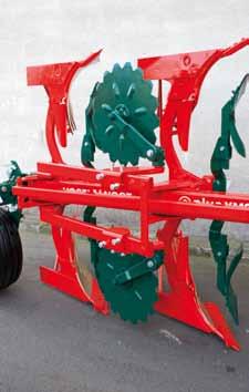 Plough models from series M onwards can also optionally be fitted with disc coulters in front of each plough