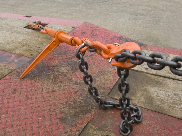 Lashing chain system for heavy loads Lashing chains are especially designed to secure heavy loads and machines on flat trailers.
