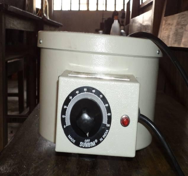 Table 2: Measuring range of Gas Analyser Measuring Quality Measuring range CO 0-10% CO 2 0-20% HC 0-20000 ppm O 2 0-22% NO X 0-5000 ppm A heating mantle is used for the purpose of heating the karanja