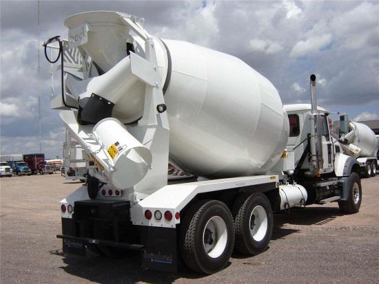 MIXERS Rear Discharge Mixers are typically equipped with a 18,000lb front axle & 48,000lb rear tandem axle.