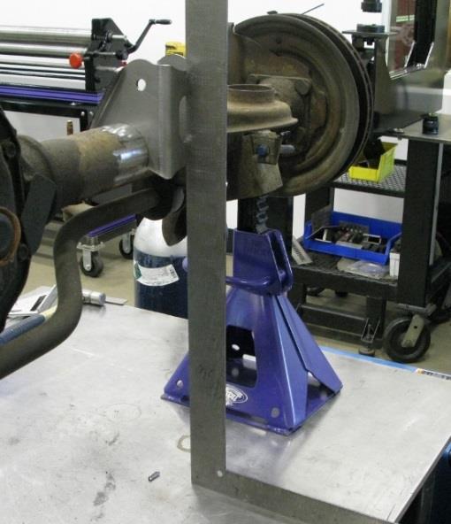 It is important that the correct width for the Swivel-Link bushings is maintained on the axle brackets when they are welded; therefore, the axle