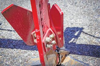 (40 cm). This deep ripping removes tire tracks, reducing field compaction.