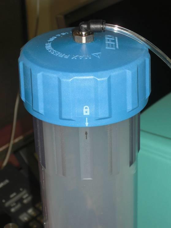 Proper latching of high capacity reservoir: Align the arrows on the cap and body of the high capacity reservoir to ensure proper pressurization and functionality of alcohol dispenser.