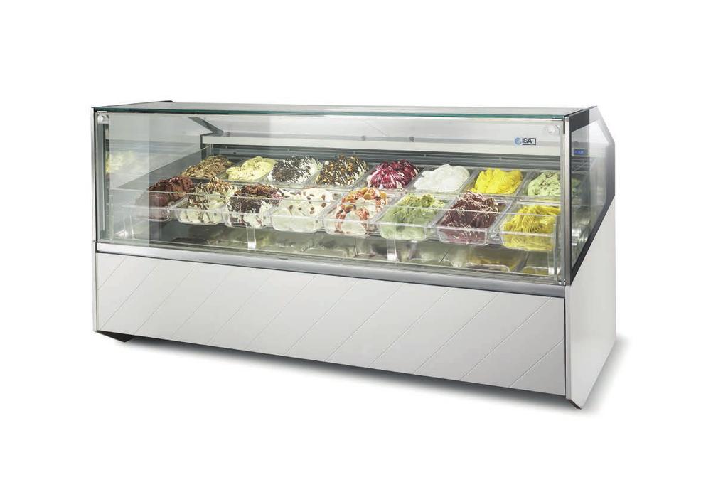 is the only gelato cabinet providing a 3D visibility thanks to its transparent structure and containers. The front lighting exalts further the icecream display.