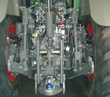 The coupling point is therefore relatively close to the vehicle, which has a favourable effect on the weight distribution of the tractor when equipped with mounted front implements.