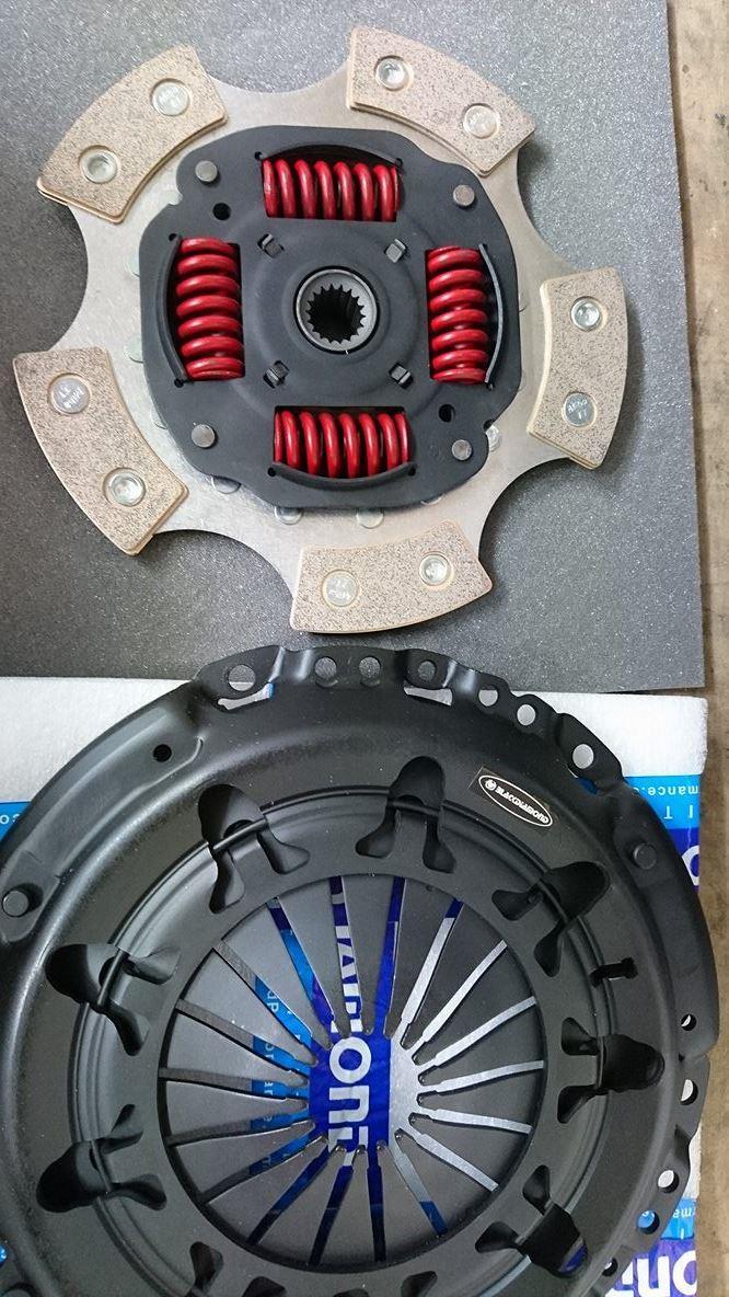 Clutch A Black diamond ceramic paddle clutch was fitted to the solid flywheel. You can get the solid flywheel from the 90 models and the 75 PS vans.