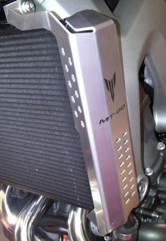 designed set of radiator side cover offering additional style to the MT-09 Featuring MT logo on both sides For additional styling,