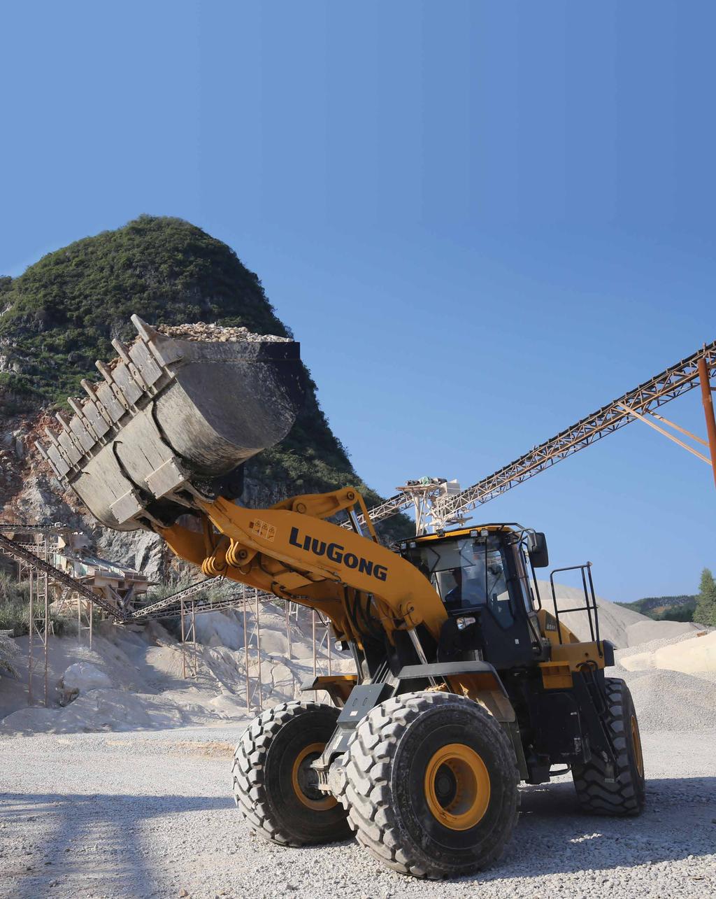ENGINEERED FOR EFFICIENCY The new 890H wheel loader not only works harder it works smarter.