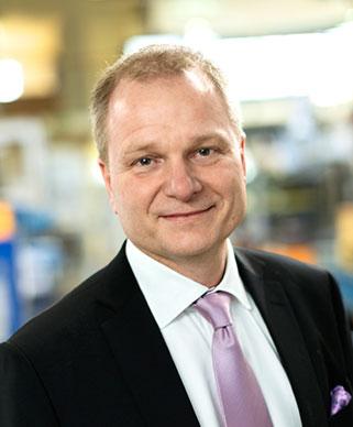 Åke Bengtsson, acting President & CEO Bo Annvik is handing over on