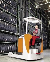 With the STILL FM-X reach truck we have developed an extremely robust, manoeuvrable and efficient forklift truck.