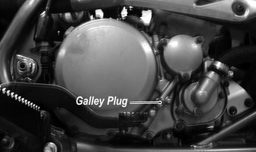 Install the oil pump into the engine (see Section 3 - Right-Side Components). KEY 1. Oil Pump Assy 2. Driven Gear 3. Alignment Pin 4. Washer 5. Circlip 6. Screw 7. Inner/Outer Rotors 8. Strainer 9.