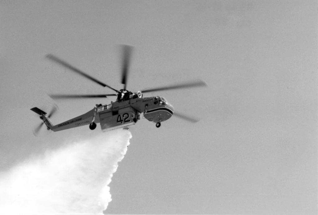 Figure 8 83% 4.875 x 3.3 Original Photo 5 7/8 x 4 Print to Outside Edge of Borders No Not Print Borders Figure 8 An Erickson Air Crane drops foam from the constant flow tank.