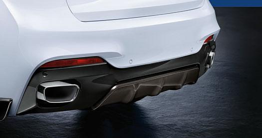 Rear diffuser, carbon A striking head-turner: the rear diffuser in carbon, particularly with its eye-catching bars, accentuates the masculine sportiness of the