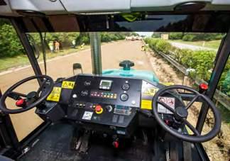 Convenient controls help operators leverage all the compaction power built into the machine.