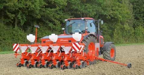 Depending on the working width, the hoppers supply 2 or 3 seeding units.
