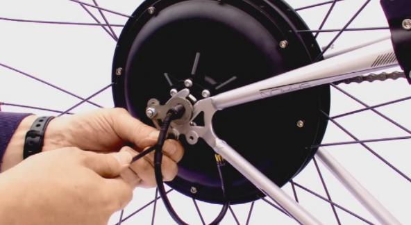 cluster with the chain. Check and tighten wheel spokes before riding.