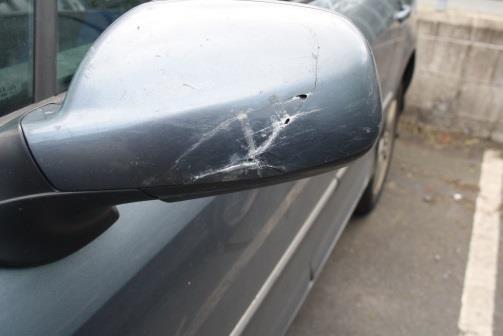Mirrors and external fittings Scuffing and scratches up to 2 cm. Returning a vehicle with intact tow bars and pins.
