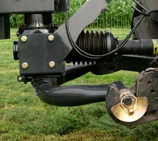 Swivel Hitch Headstock The heavy duty factory fitted swivel hitch headstock with reversible gearbox, for either 540 or 1000 rpm PTO input, allows unlimited turning angles at constant PTO velocity and