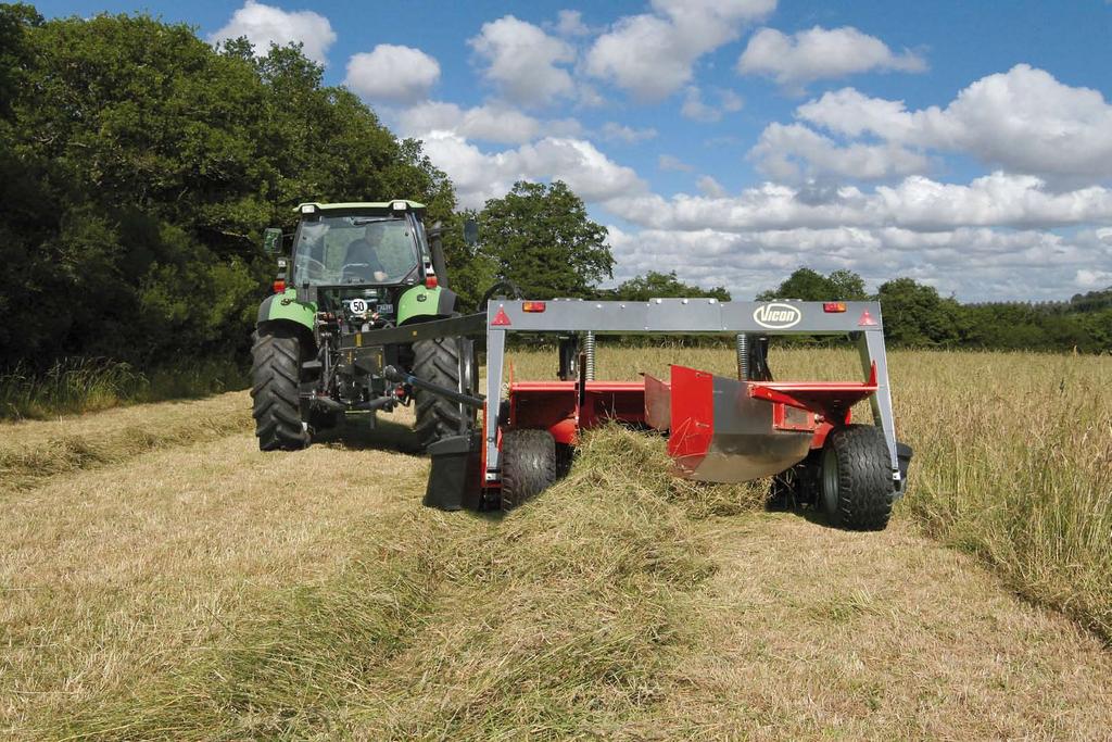 EXTR 832TD Pro Hydraulic Swath Deflectors 3.00 m The Vicon EXTR 832TD Pro is available with hydraulically operated swath deflectors as a factory fitted option.