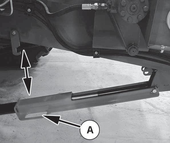 CUTTING AND FEEDING MECHANISM RE- VERSE DRIVE Blockage in crop feed may stop the table auger and crop elevator.