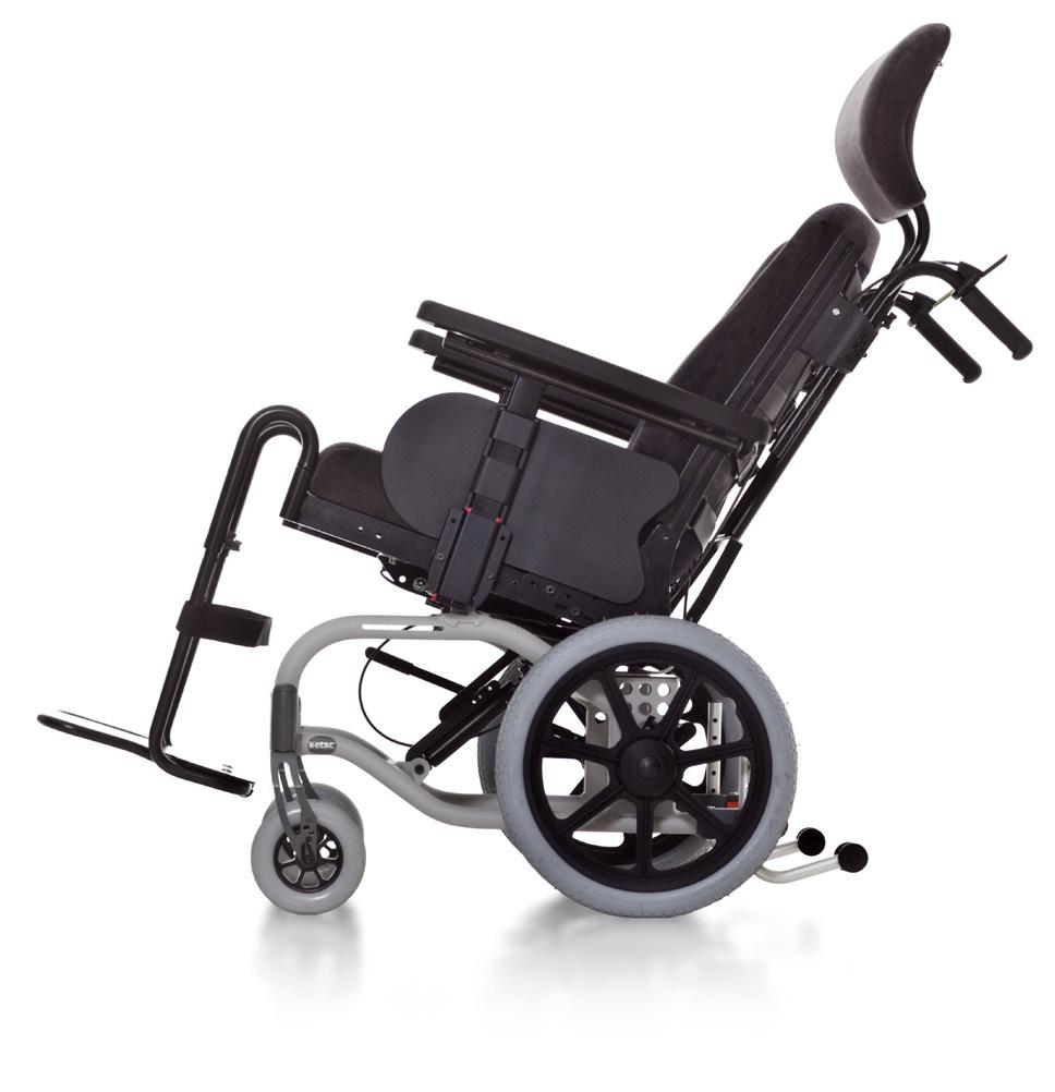 The head support follows the same dynamic principle: It moves slightly backwards when raising the wheelchair user to an upright position, which gives the user freedom to move the head.